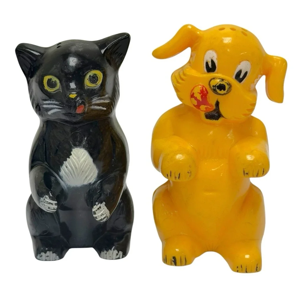 Vintage 1950s Plastic F&F Mold & Die Works Cat & Dog Salt & Pepper Shakers USA
